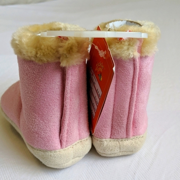 NEW tickle toes pink faux fur baby booties crib shoes size 4 infant - Picture 5 of 7